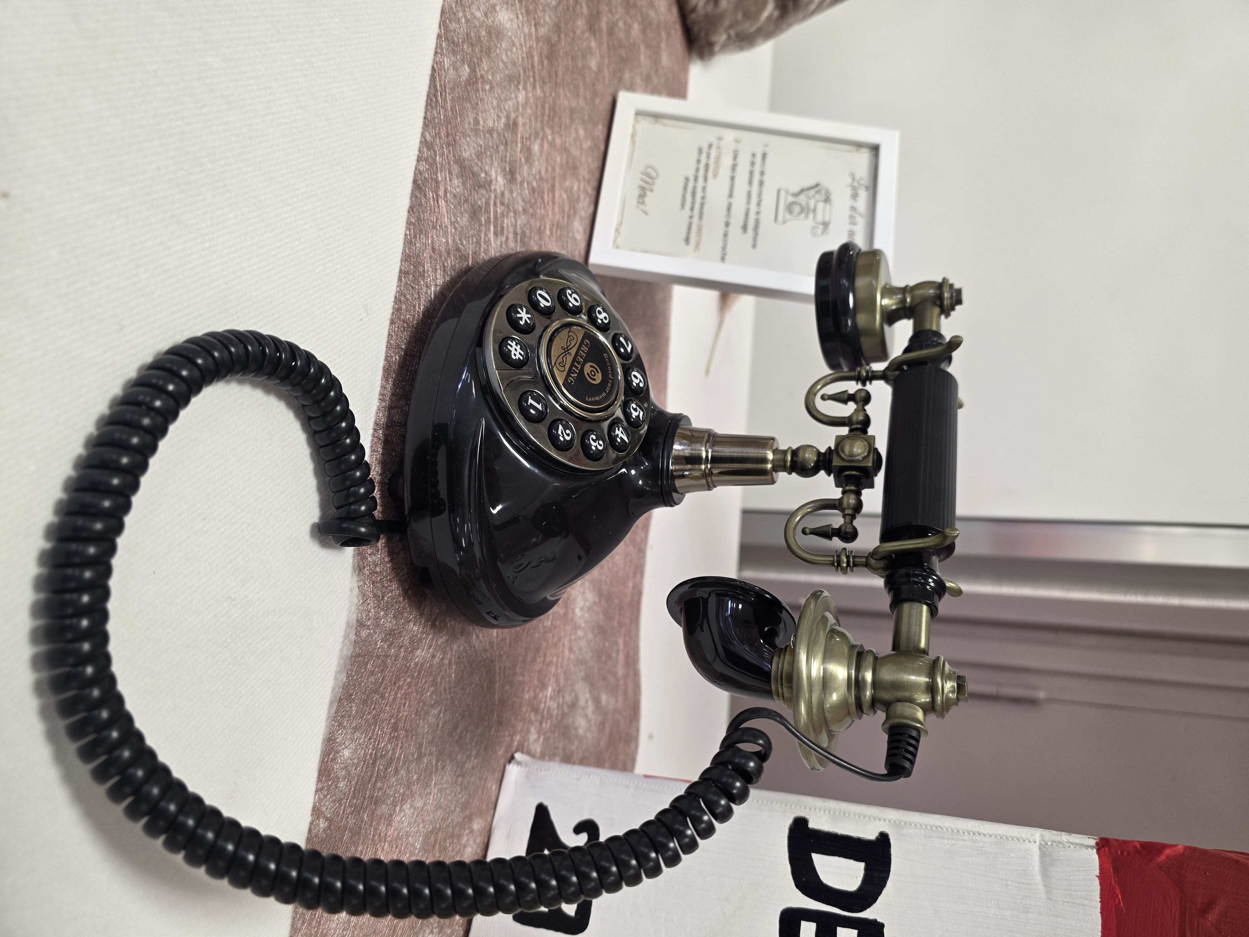 Téléphone vintage livre d'or sonore 360PAS lors d'une fête à Lille